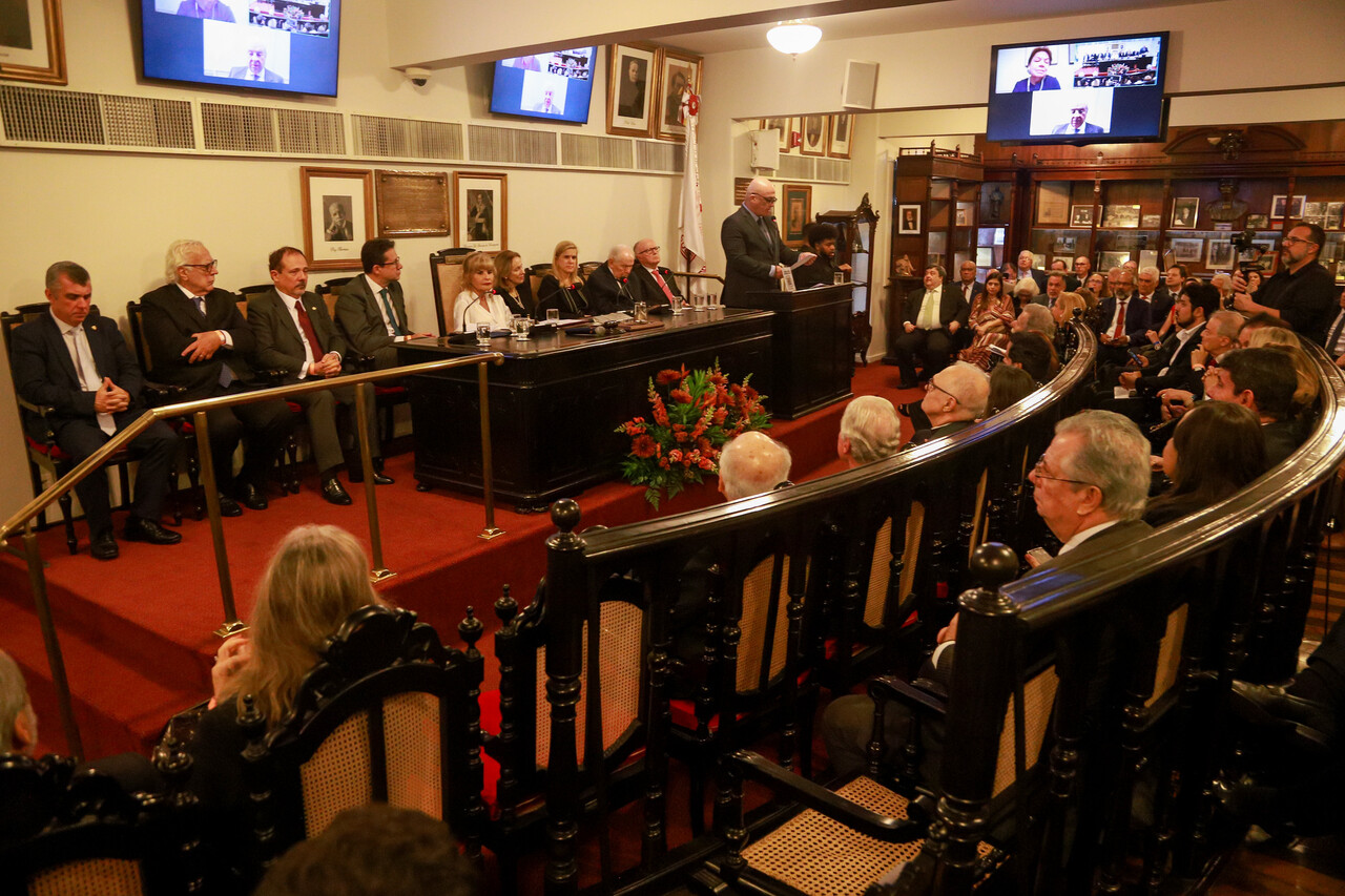 Presidente da AMATRA1 prestigia celebração dos 183 anos do IAB