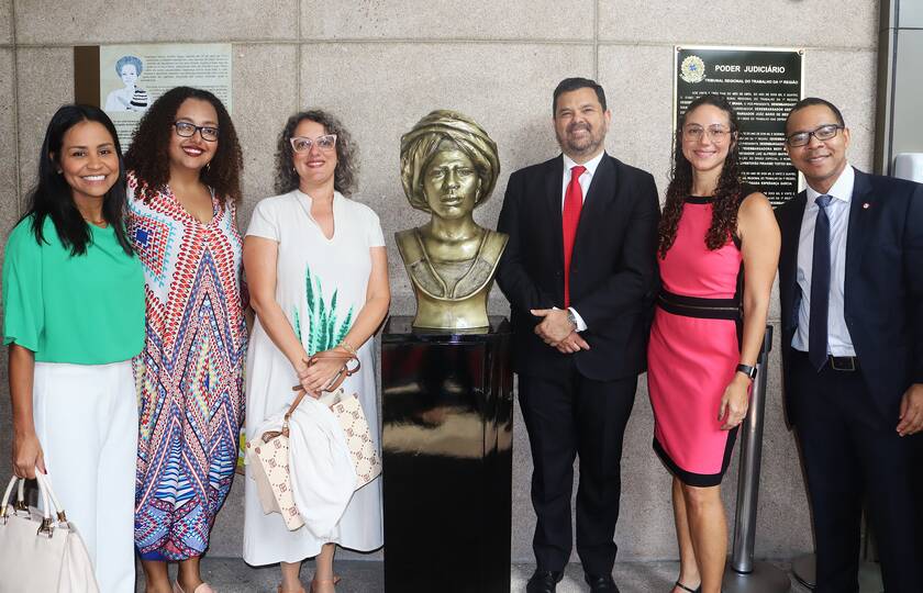 TRT-1 inaugura busto de Esperança Garcia e rebatiza prédio das varas do Trabalho
