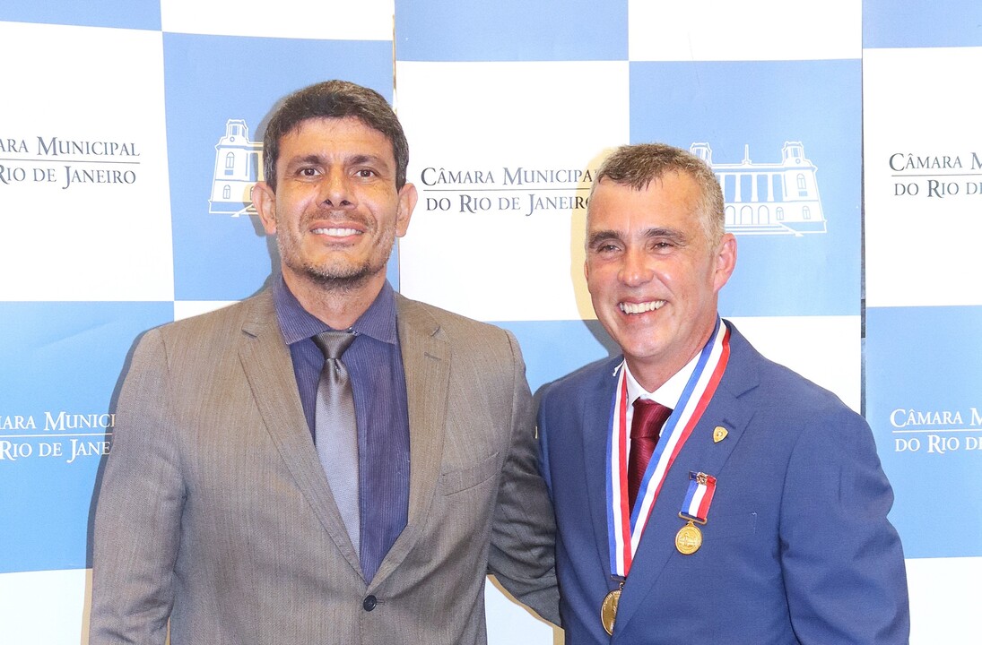 Rafael Pazos prestigia homenagem a Fabio Villela em solenidade na Câmara Municipal