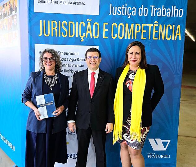Daniela Muller participa de lançamento de obra coletiva do TST sobre Justiça do Trabalho