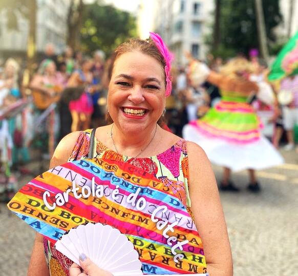 Entre a Sapucaí e os tribunais, Luciana Neves reflete sobre o Carnaval