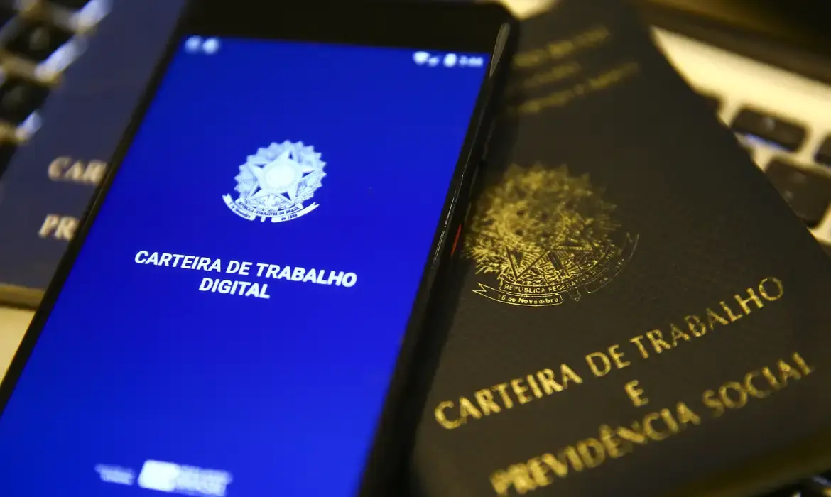 Brasil registra saldo positivo de 165,8 mil empregos formais em agosto