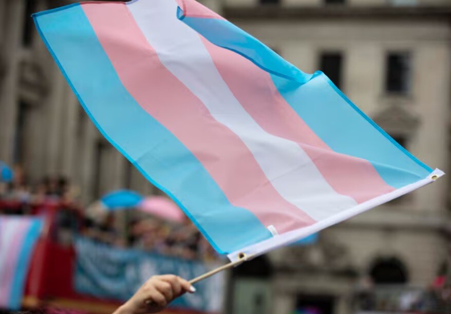 Empresa é condenada por demissão de trabalhadora trans às vésperas de cirurgia