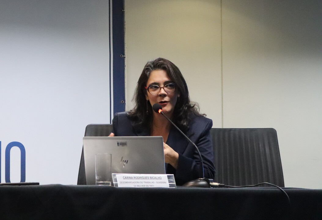 Carina Bicalho destaca construção coletiva de protocolo contra violência de gênero do TRT-1