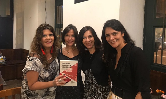 Raquel Braga é uma das articulistas de livro sobre a Reforma Trabalhista