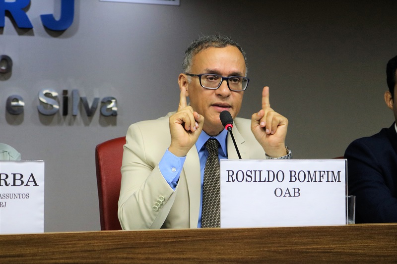 Reforma não garante nem um salário mínimo para aposentados, diz professor