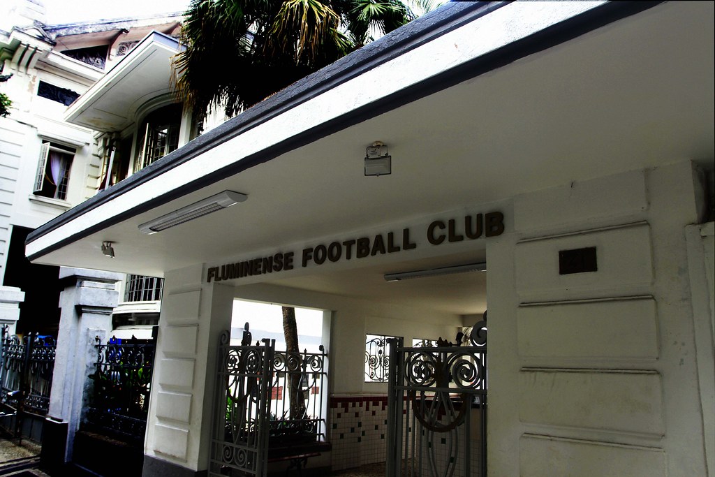 TRT-1 condena Fluminense a pagar multa compensatória a ex-zagueiro