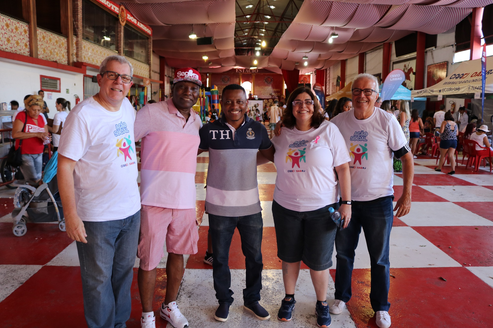 AMATRA1 faz ação social na quadra do G.R.E.S. Estácio de Sá