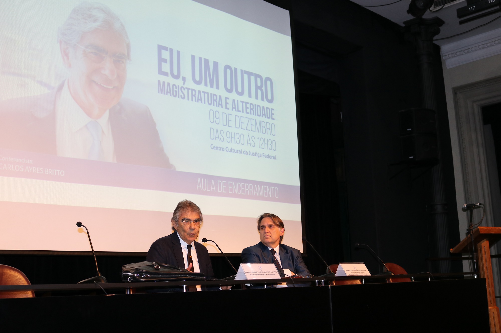 Constituição protege o trabalho, diz ministro do STF Carlos Ayres Britto