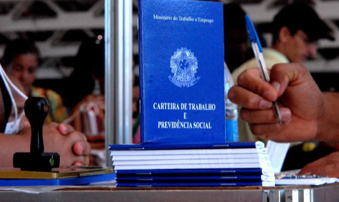 Em pandemia, pedidos de seguro-desemprego sobem 76,2% em maio