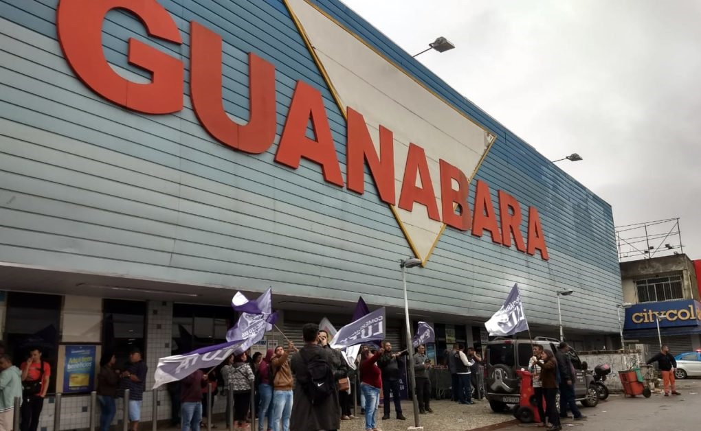 Juiz proíbe empresa de exigir novo exame de trabalhador com atestado para Covid