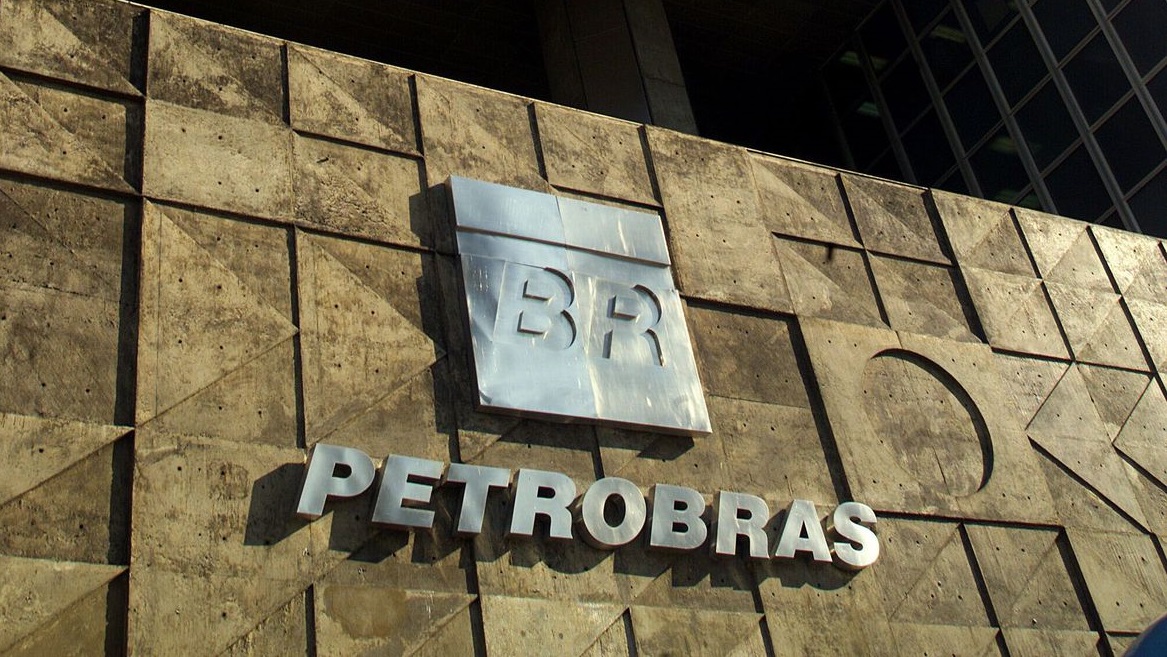 TRT-1 mantém proibição de Petrobras reduzir salário e jornada na pandemia