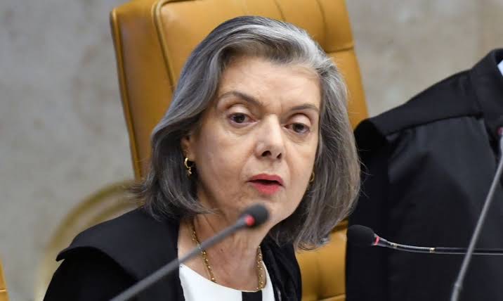 Cármen Lúcia mantém decisão sobre folga de mulheres aos domingos