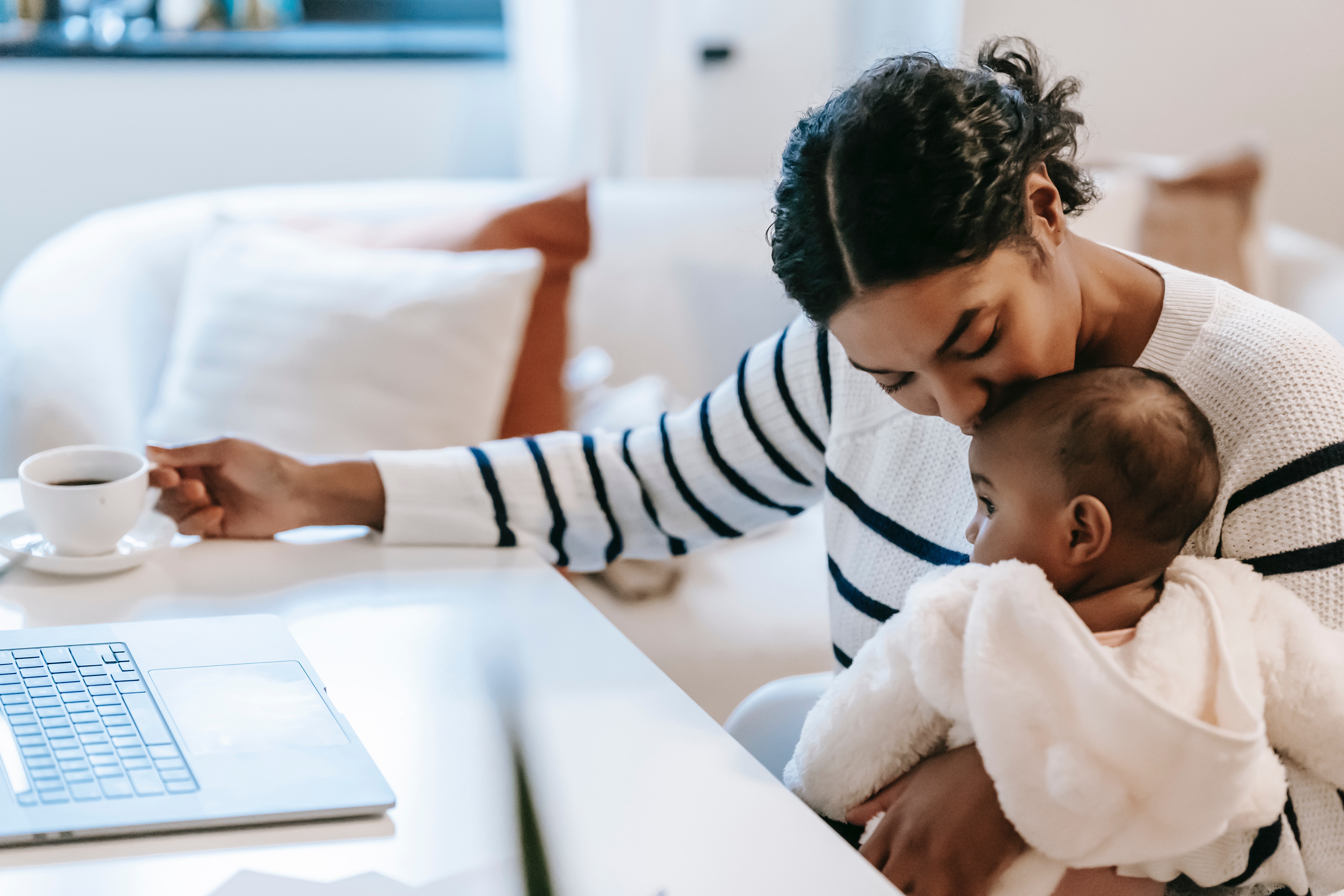 Nova lei flexibiliza jornada de trabalho para pais, mães e responsáveis legais