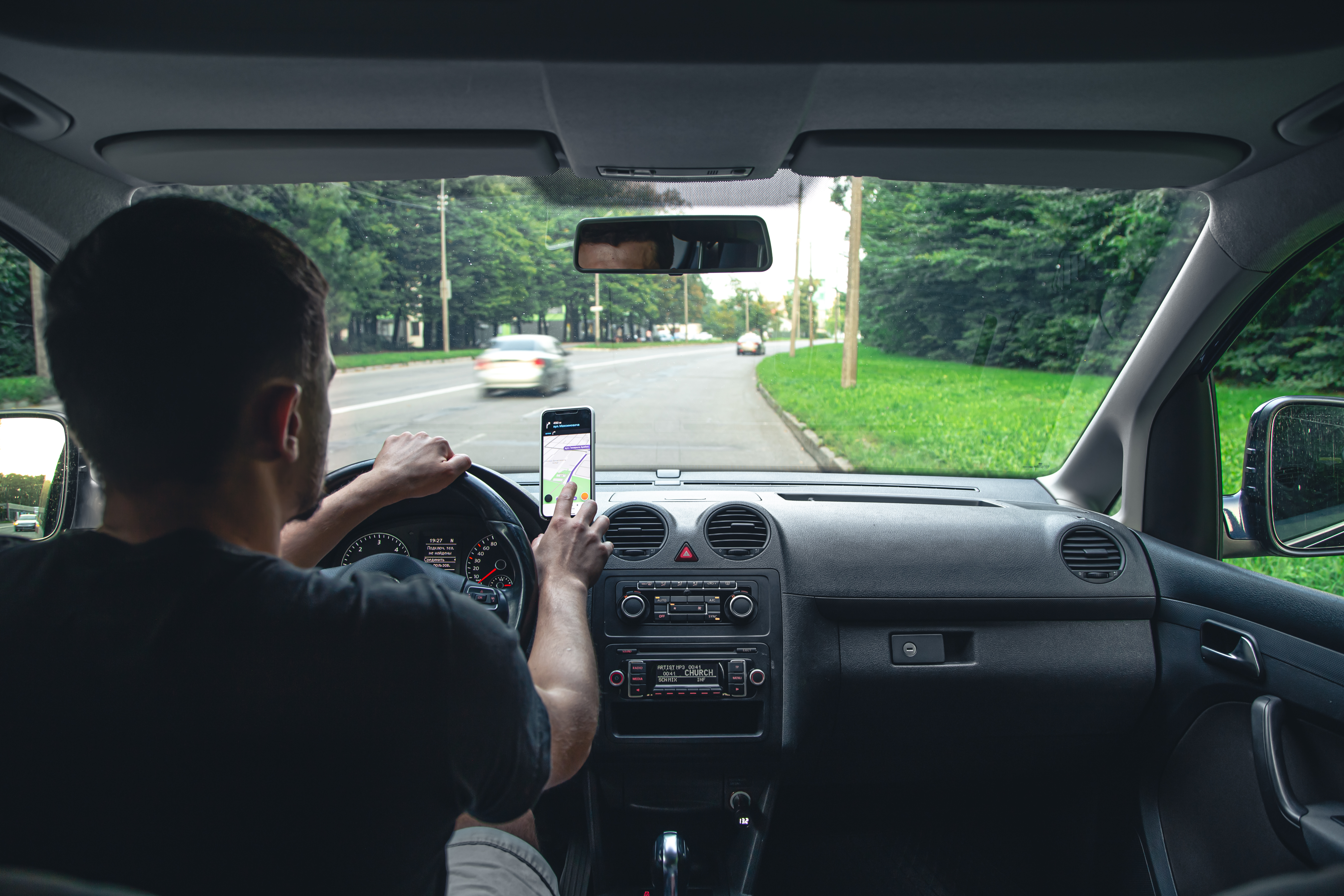 Justiça do Trabalho condena Uber a indenizar motoristas em R$ 1 bi