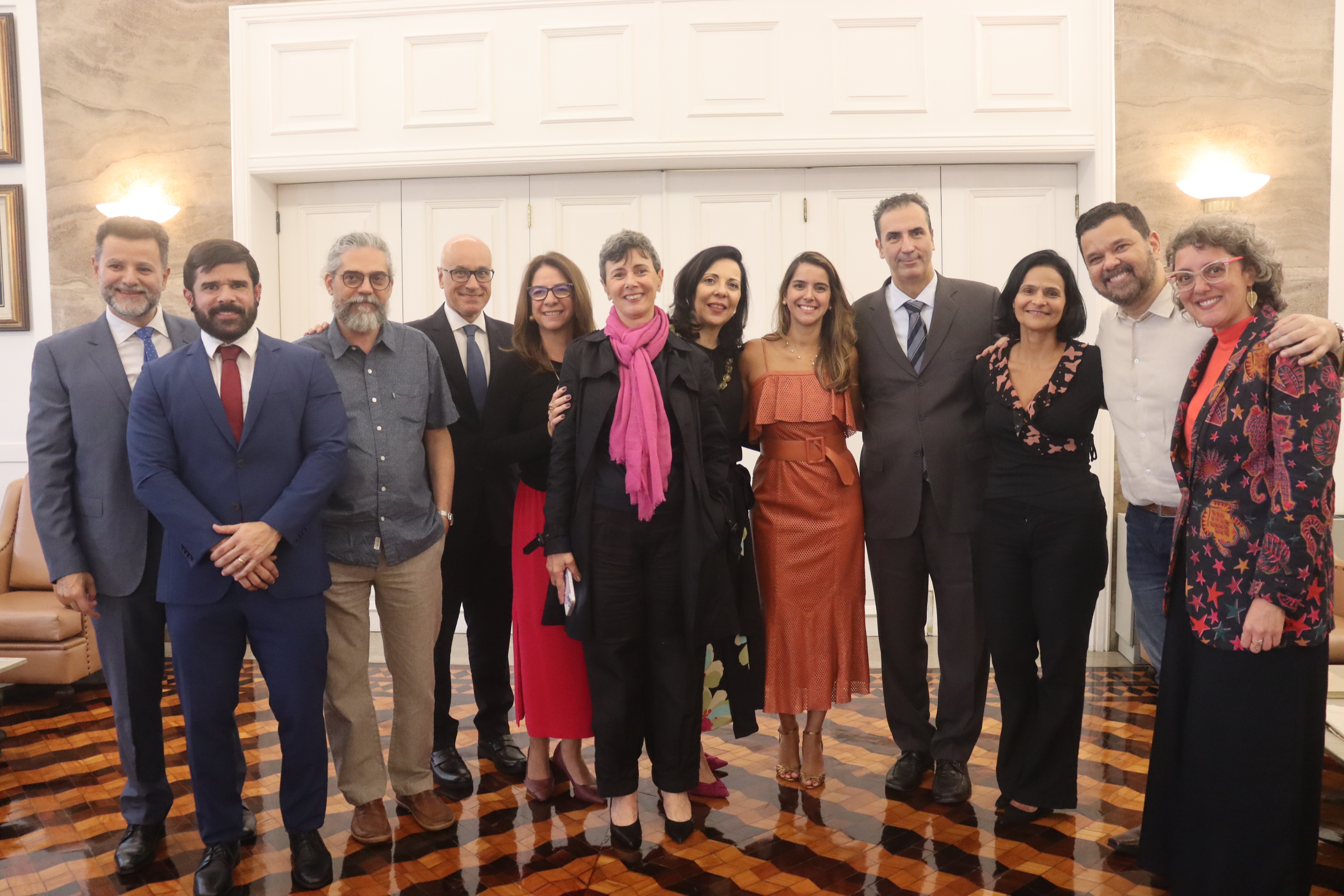 Lívia Siciliano e Renato Pereira são empossados juízes titulares de VT