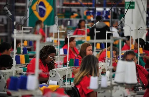 Brasileiras ganham 20,7% a menos que homens em grandes empresas