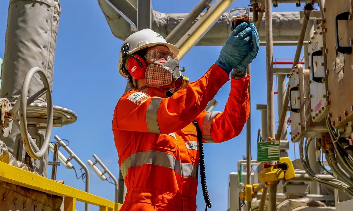Diretor da AMATRA1 comenta sentença sobre morte por covid em navio offshore