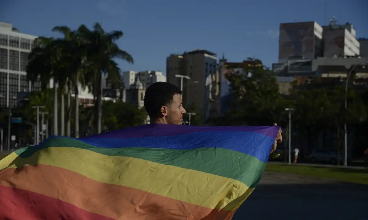 STF decide que Lei Maria da Penha se aplica a casais homoafetivos masculinos
