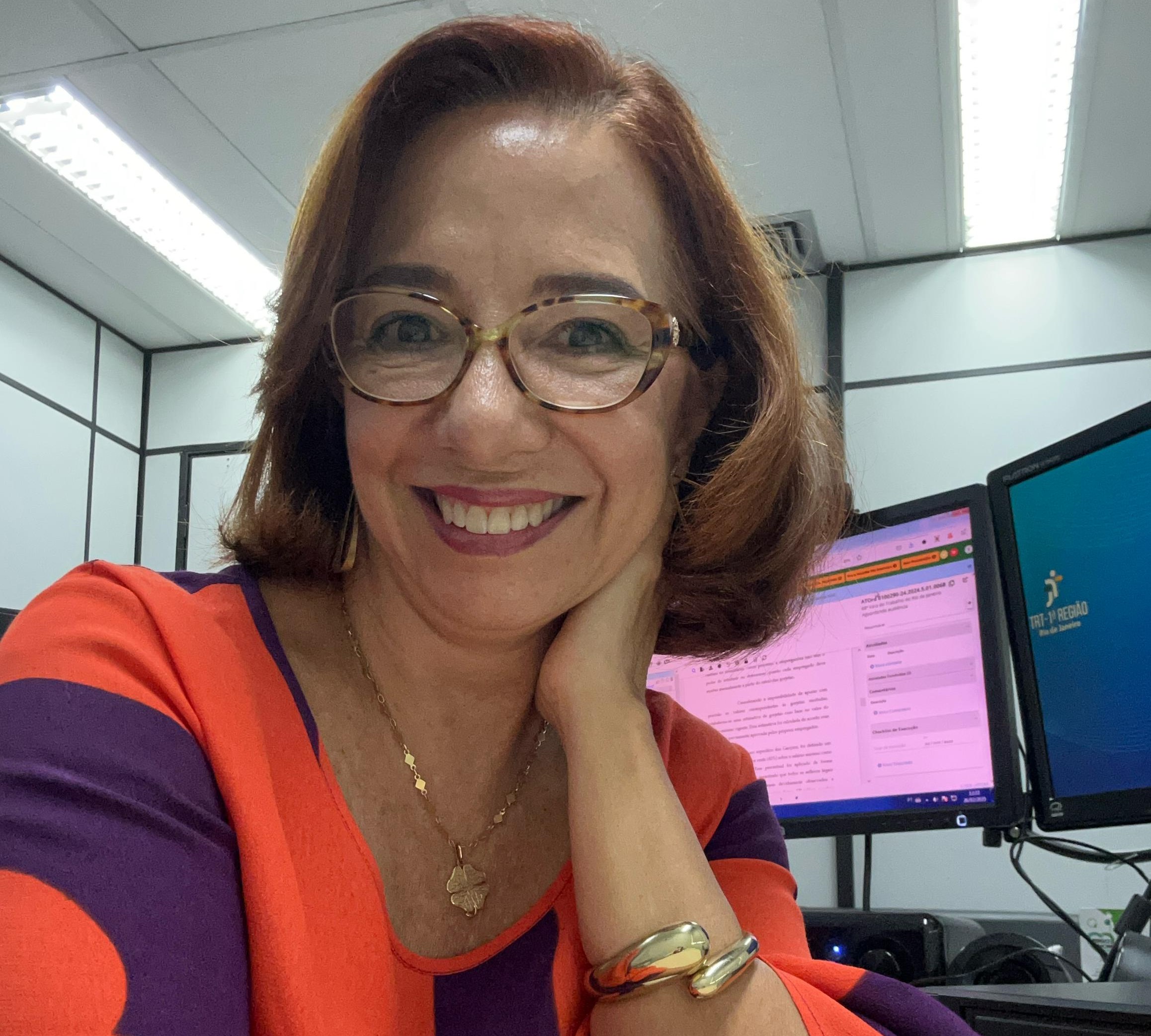 Astrid Britto celebra conquistas femininas na despedida da magistratura