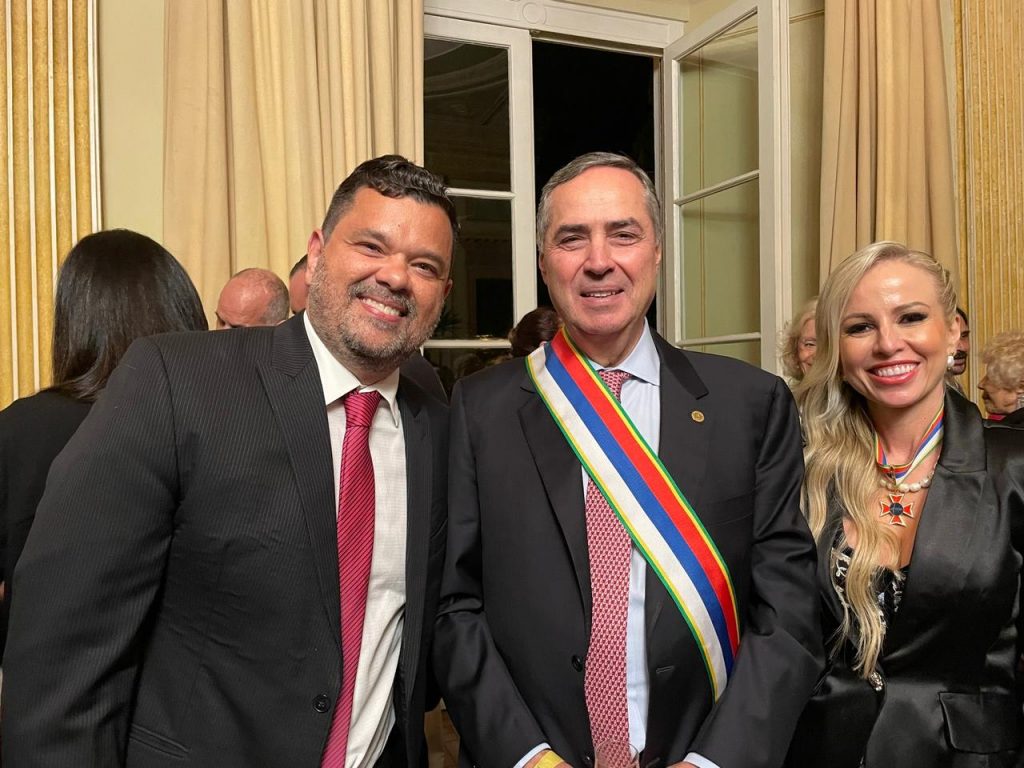 Ronaldo Callado, presidente da AMATRA1, Luiz Roberto Barroso, ministro do STF e Roberta Ferme, associada da AMATRA1.